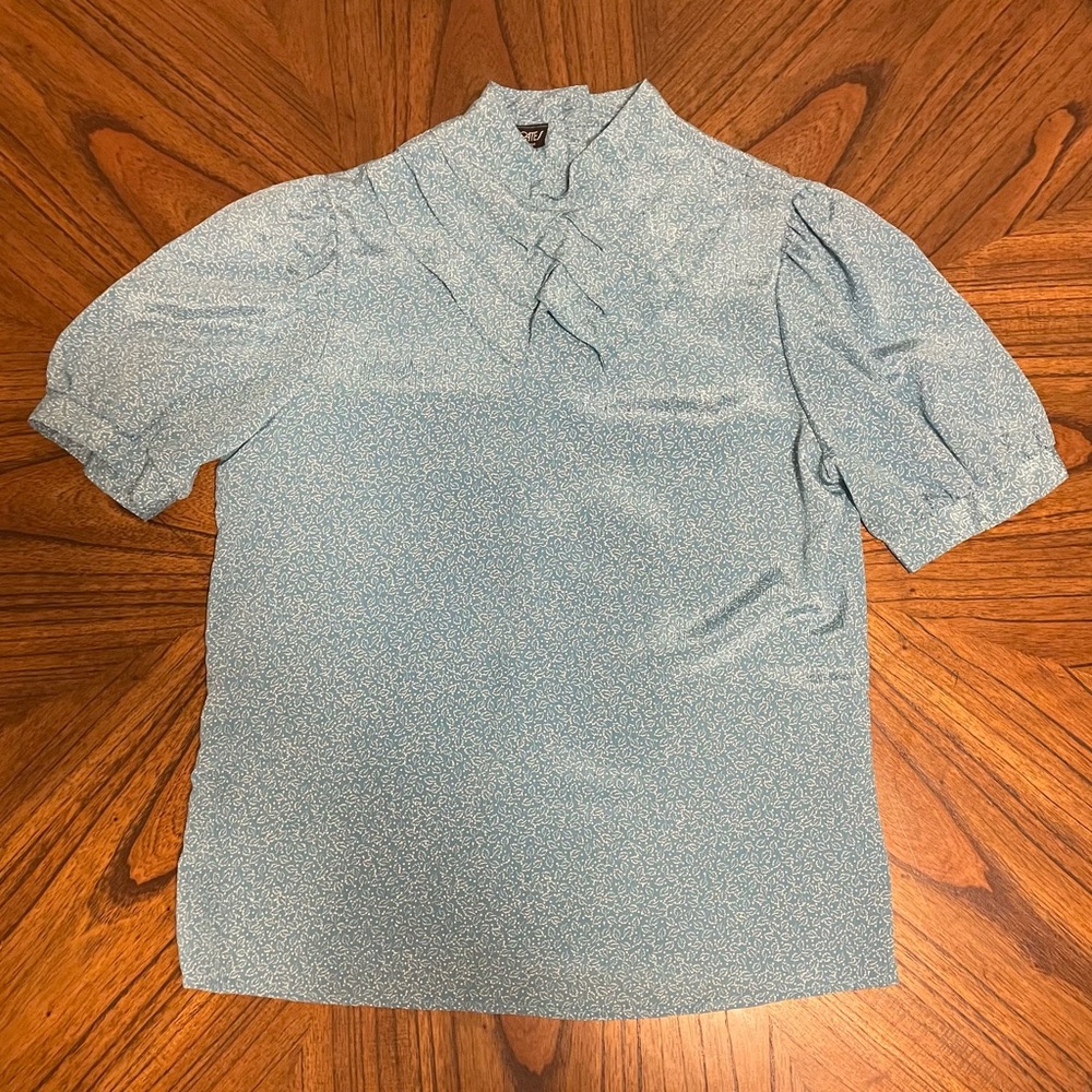 Vintage Women’s Sophisticates by Jonathan Martin High Neck Blouse Blue w Leaves